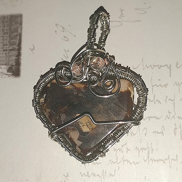 NWT Gorgeous Heart Shaped Polished Petrified Wood Pendant - Picture 3 of 3